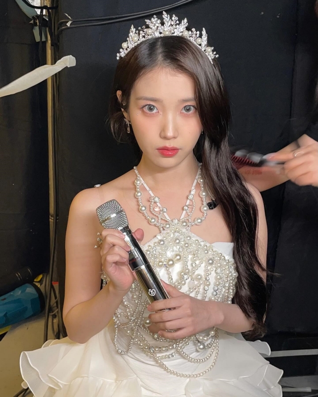 IU