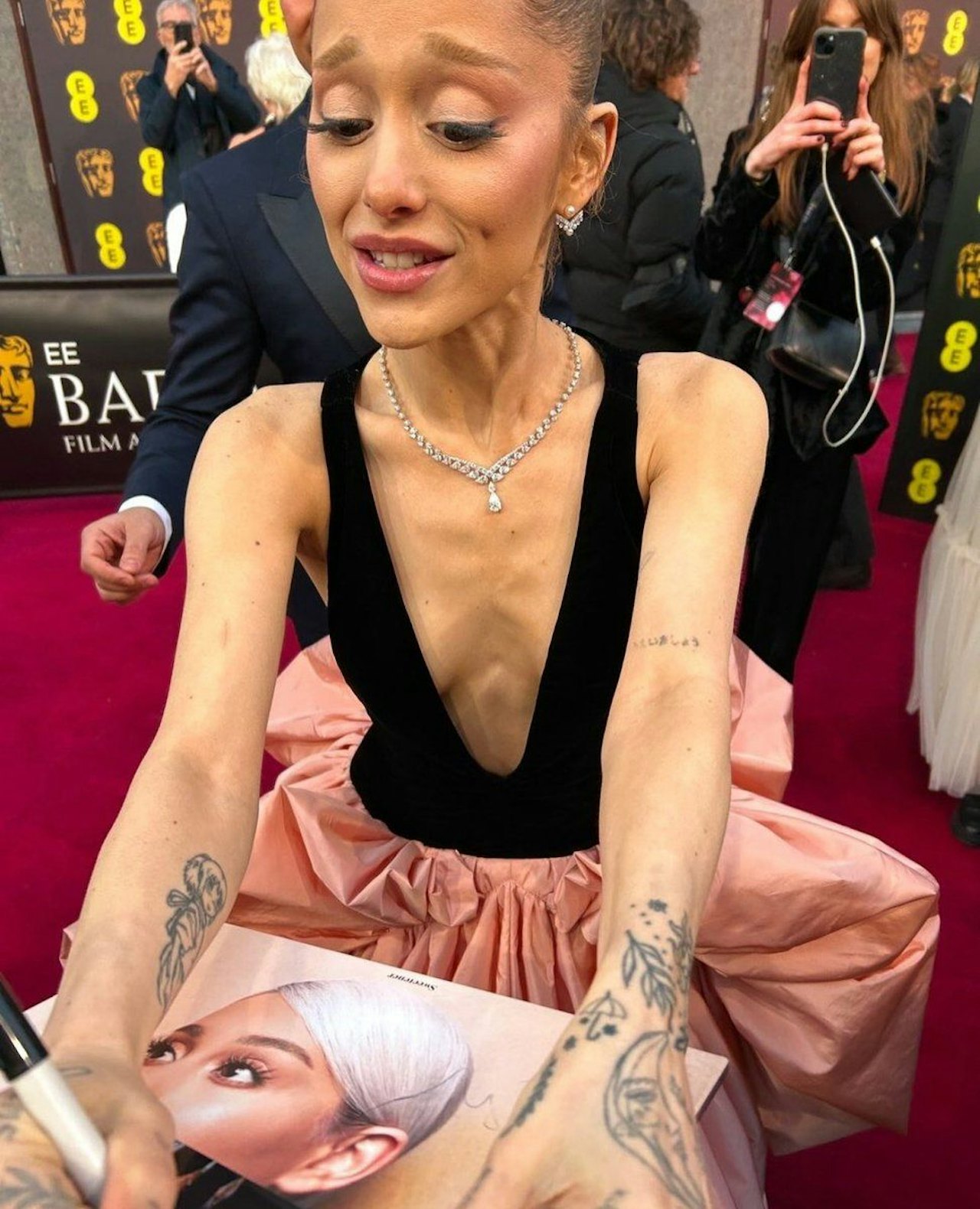 31岁Ariana Grande颜值大崩坏
