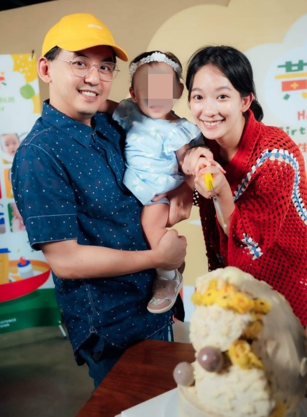 黄子佼 孟耿如