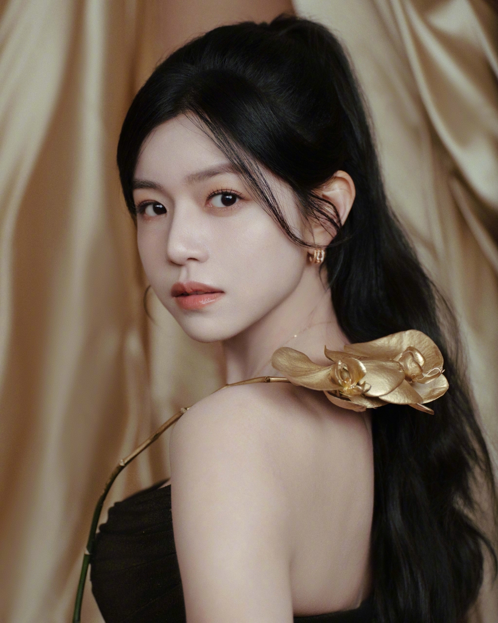 陈妍希机场遭粉丝“锁喉式”表白