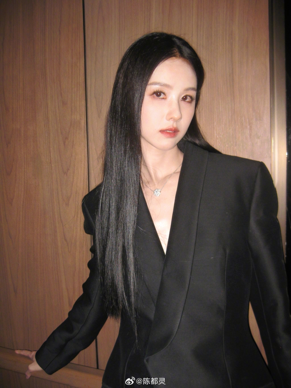 网疯传陈都灵被遭“伪人”替换