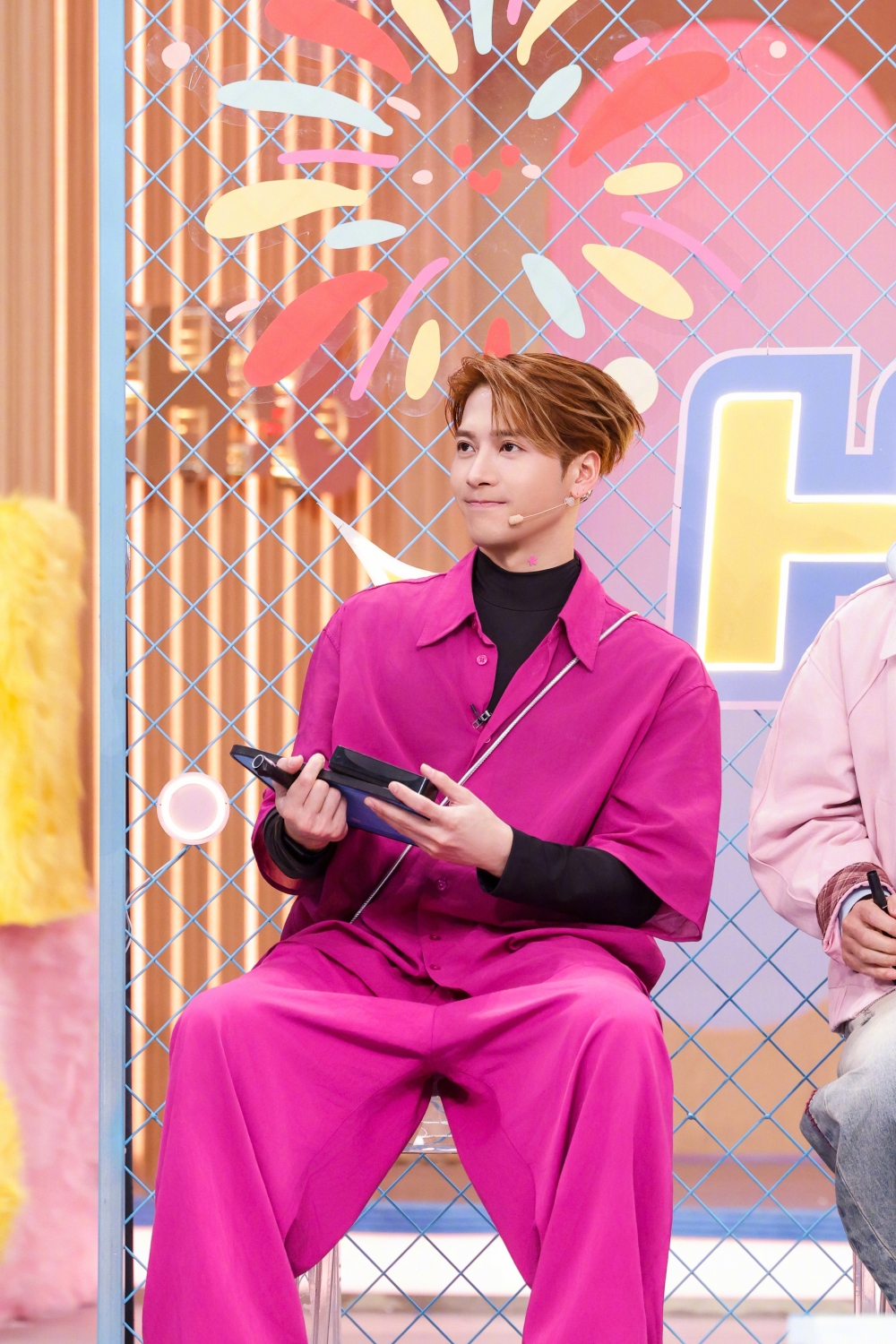 王嘉尔惊喜现身密室逃脱!一亲密举动令粉丝秒沉船