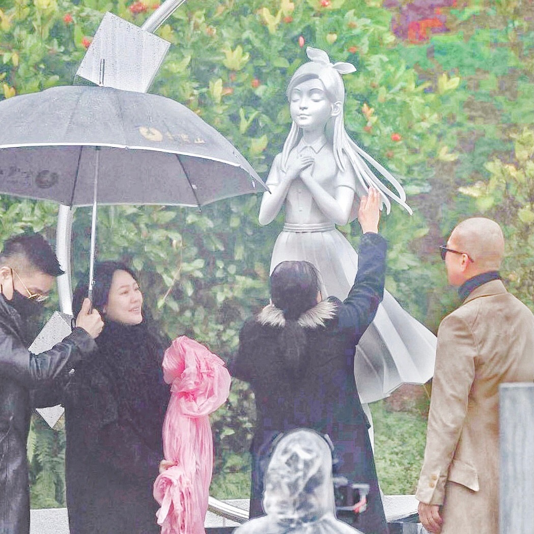 大S离世一周年 纪念雕像曝光