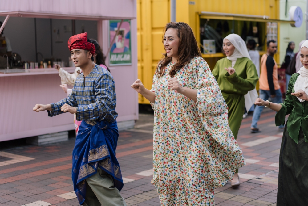 跨文化开斋节歌曲《Raya Macam Mana?》