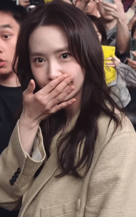 Jessica郑秀妍上海机场被臭到干呕