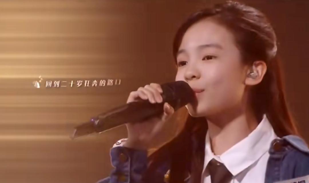 11岁大马小歌手胡箢桐与李佳薇合唱《越过山丘》！