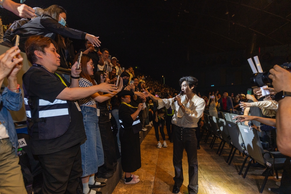 隔壁老樊大马演唱会唱3首就想跑路!