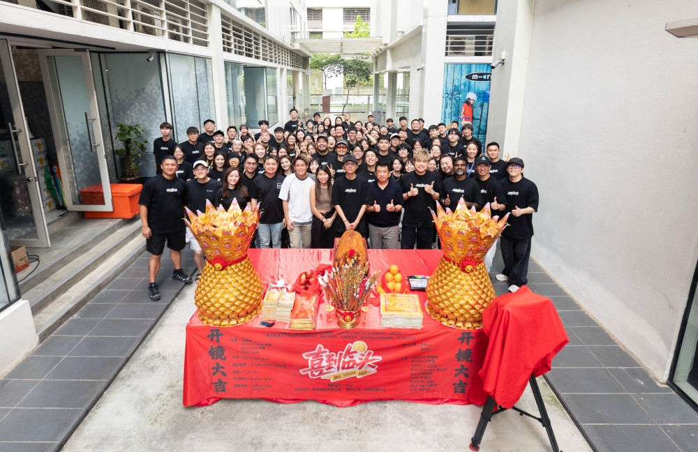 低清2027贺岁喜剧《喜到临头》正式开机