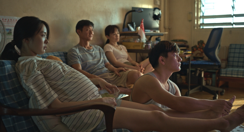 熬夜看戏|《我们不是陌生人》157分钟道尽人生百态!