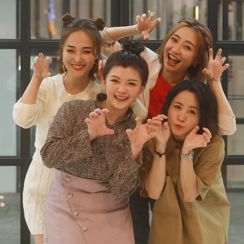 四个女生