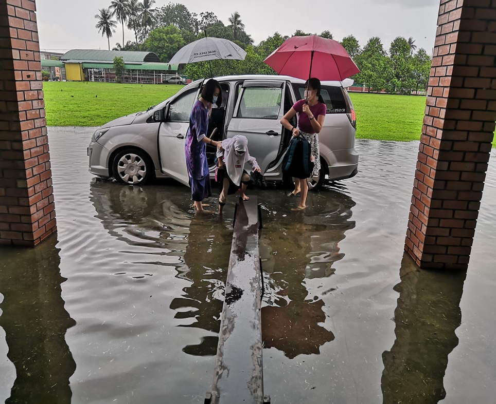 Lee Min SJK banjir