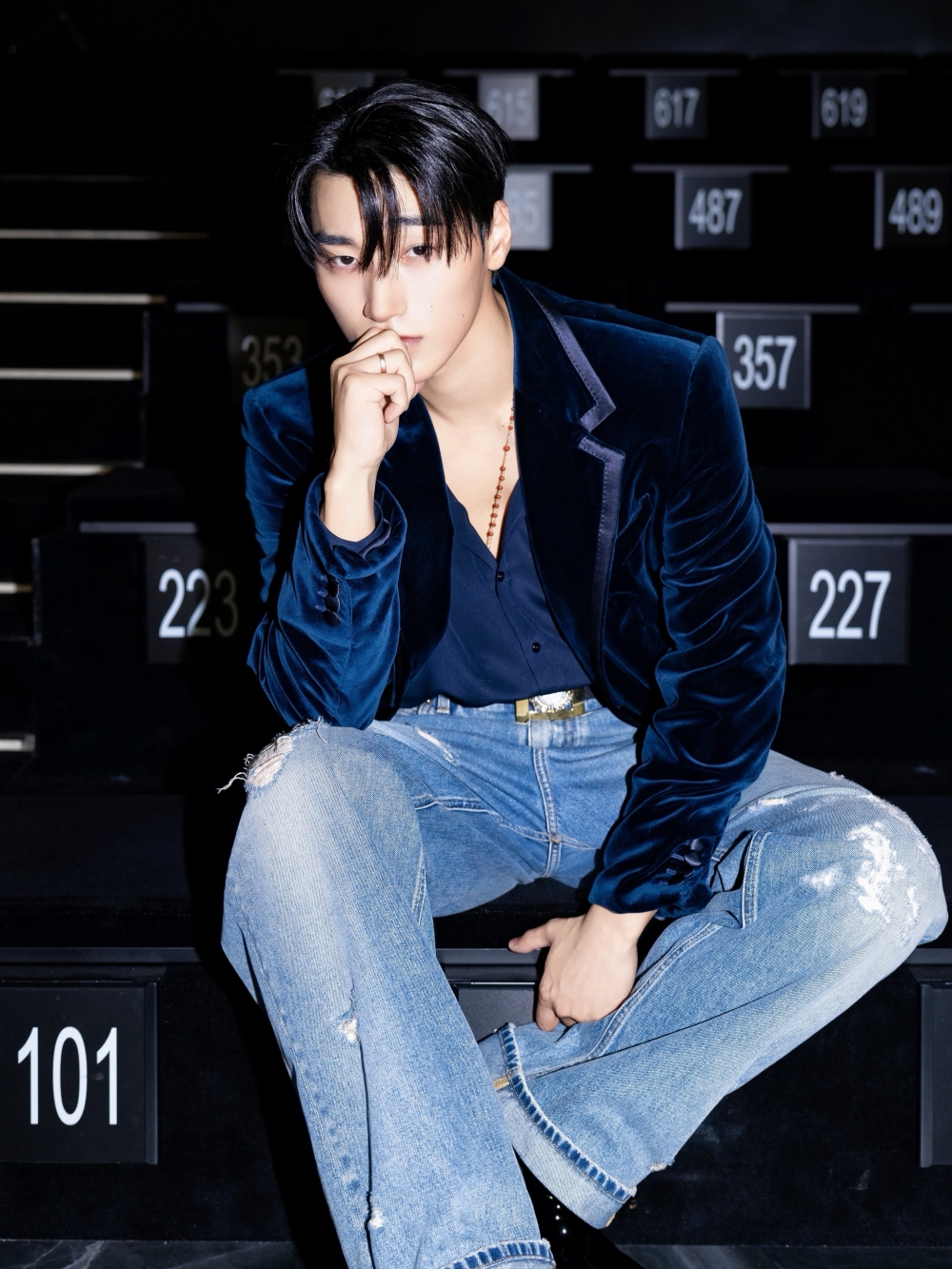 ATEEZ崔伞米兰被拍约会长发女生