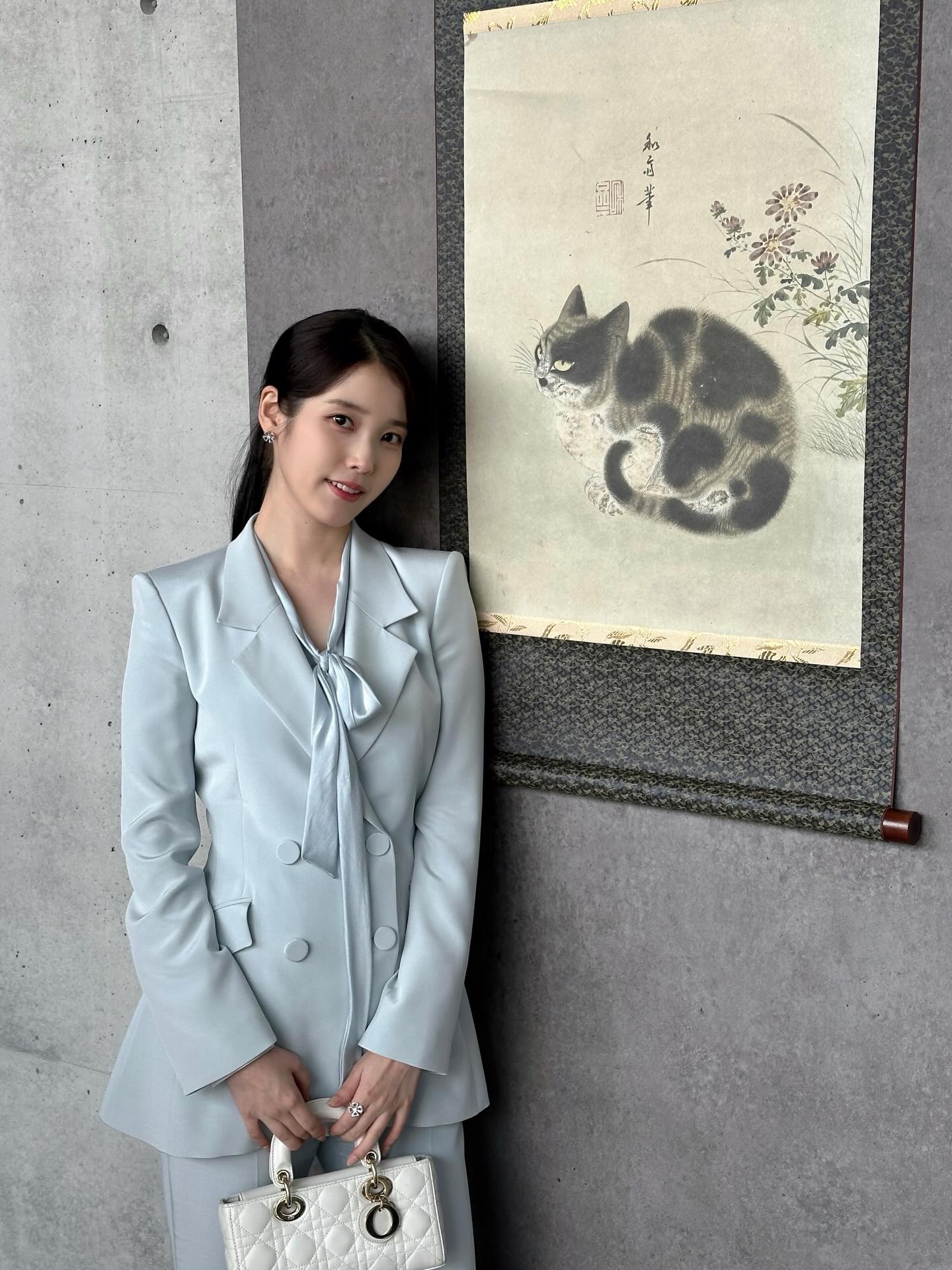 IU