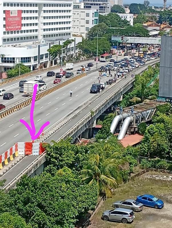 May be an image of road and text that says "FORESHOTE SLE"