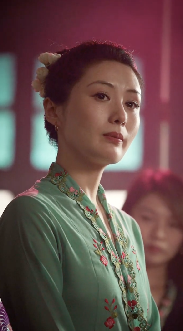 A person in a green shirt

AI-generated content may be incorrect.