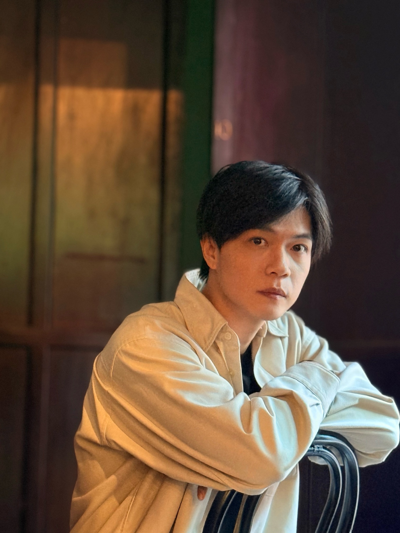 A person with his arms crossed

AI-generated content may be incorrect.