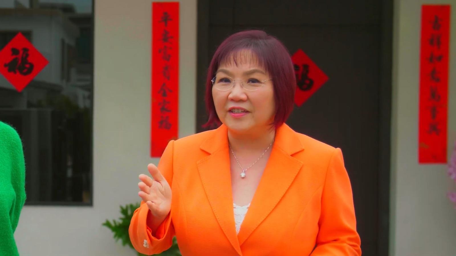 A person in an orange suit
AI-generated content may be incorrect.