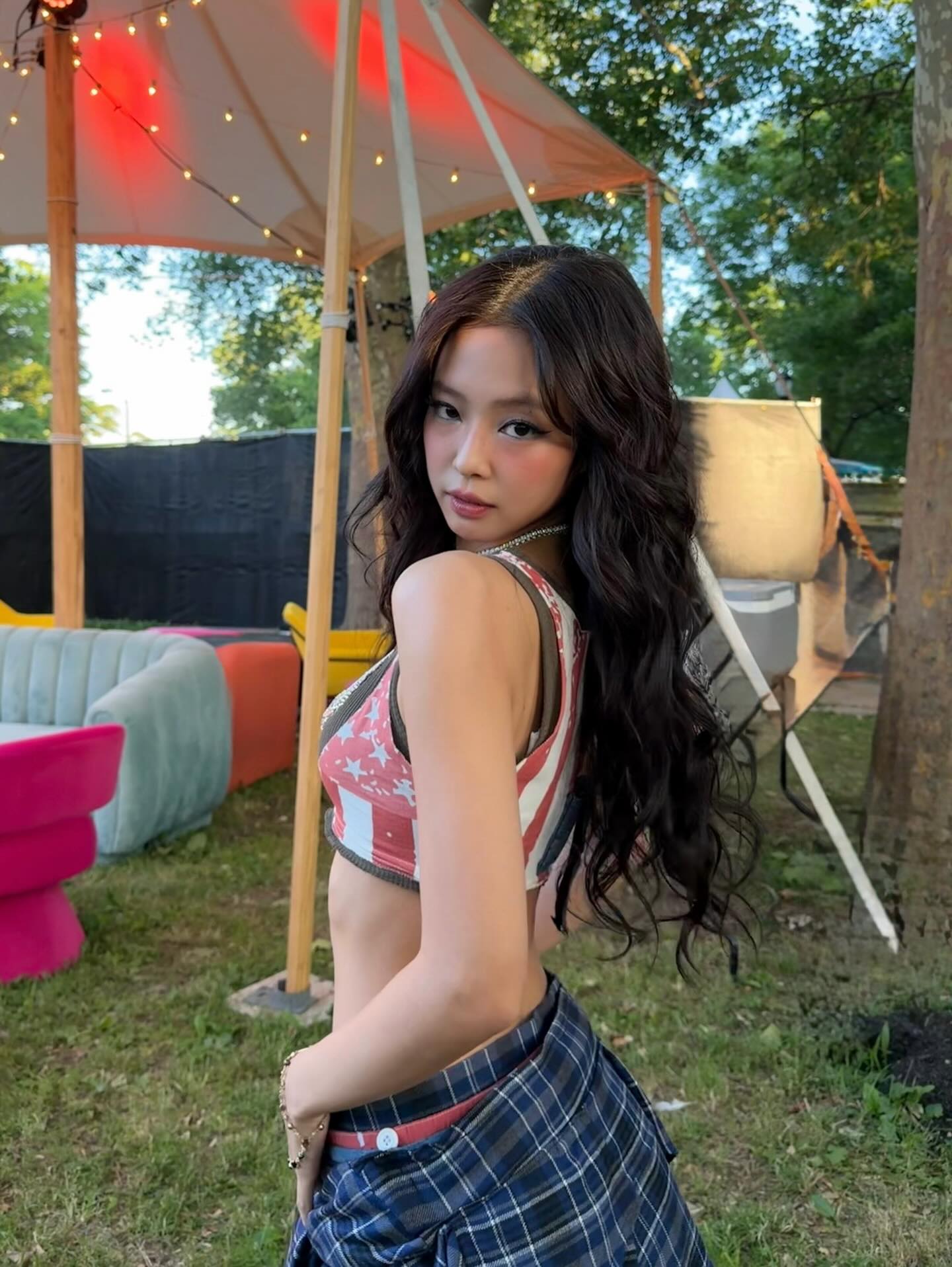 JENNIE