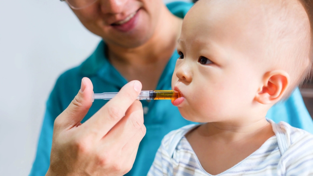 小孩吃药后呕吐
